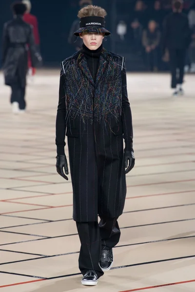 Look 15
